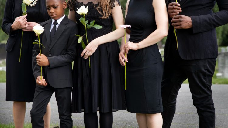 Come Vestirsi a un funerale